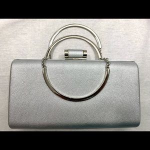 METALLIC SILVER EVENING CLUTCH W/ TOP HANDLE STRAP